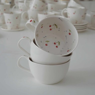 Filiżanka 300ml wisienki z białym uszkiem