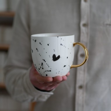 II GATUNEK kubek 500ml serduszki czarne ze złotym uszkiem