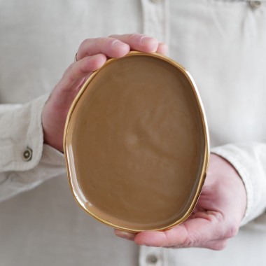 II GATUNEK talerzyk na drobiazgi brązowy ze złotym, rantem 13x16,5cm (M) 