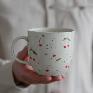 Kubek 500ml wisienki beżowy