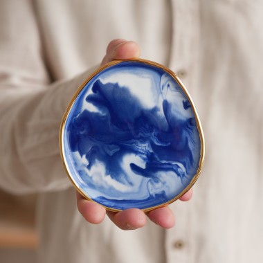 Talerzyk na drobiazgi INK kobaltowy 11x9cm (S) ze złotym rantem