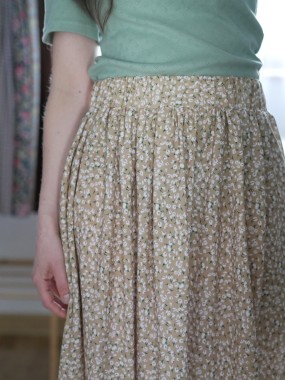 Spódnica Mechtylda wiskoza oliwkowa w drobne kwiatuszki 