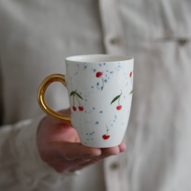 Kubek 250ml wisienki ze złotym uszkiem