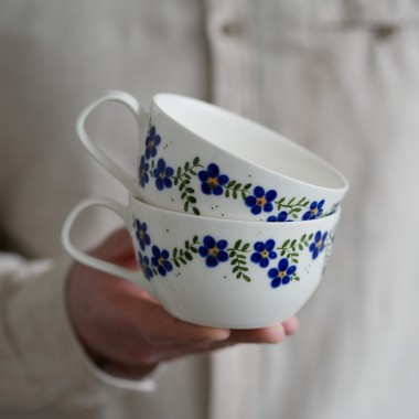 Filiżanka 300ml kwiaty wiejskie kobaltowe z białym uszkiem 