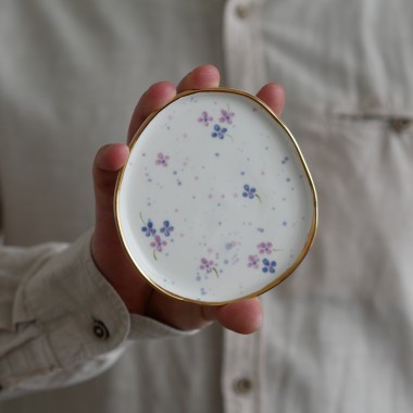 Talerzyk na drobiazgi BZY 9x11cm (S) ze złotym rantem 