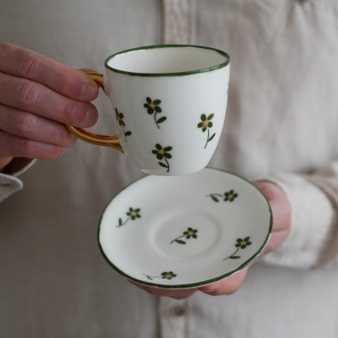 II GATUNEK kubek 220ml kwiaty wiejskie zielone ze złotym uszkiem + talerzyk 12,5cm