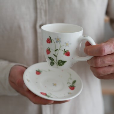 Kubek 220ml słodkie truskawki z białym uszkiem + talerzyk 12,5cm