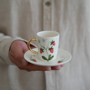 II GATUNEK Filiżanka do espresso 70ml truskawki ze złotym uszkiem + talerzyk