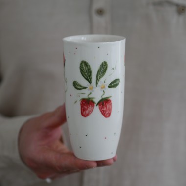 Wysoka czarka 350ml truskawki